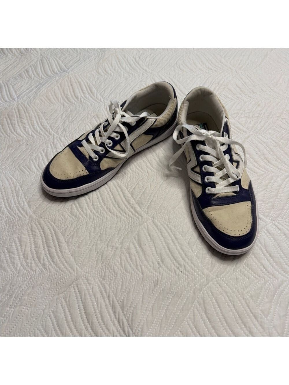 Vans Lowland Men’s Tan & Blue Low Top Sneakers. Size 10
